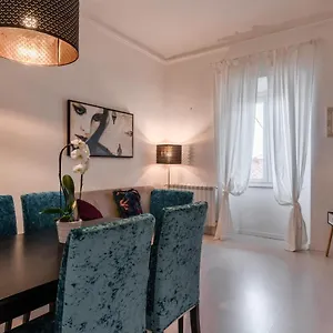  Apartment Gallery Art In San Frediano