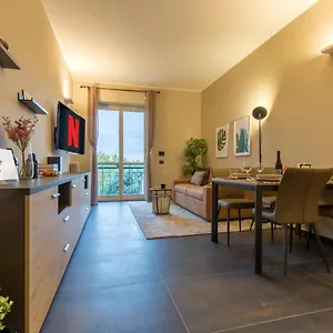 https://modern-bright-two-bedroom-flat-panoramic-view.it-lombardy.com